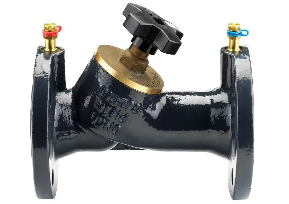 Strangregulier- und Messventil von Danfoss, mit Flansch, Messnippel und einem Handrad zur Einstellung des Durchflusses. Anwendung in Heizsystemen.